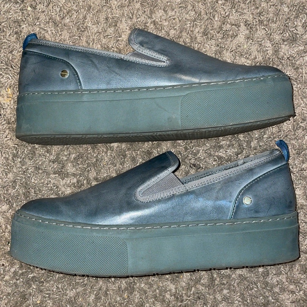 Nevereven platform vegan leather grey/blue shoes